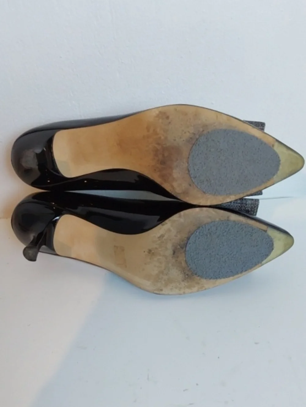 Stuart Weitzman| Black Patent Pointed Heels with Gray Bow Accent Toe Sz. 7